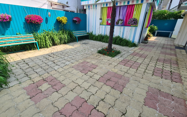 Uyut Loo Guest House