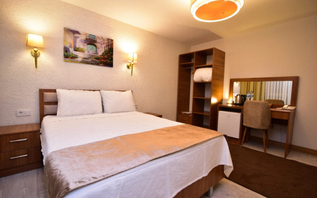 DMR Grand Family Airport Hotel