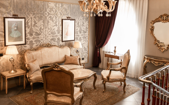 West Inn Palace Hotel