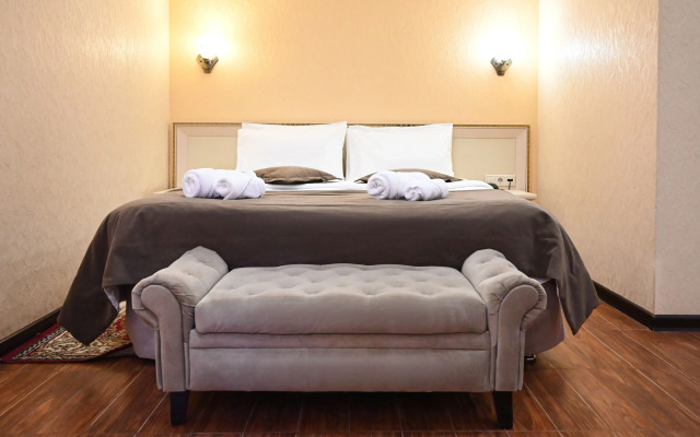 Shine House Hotel