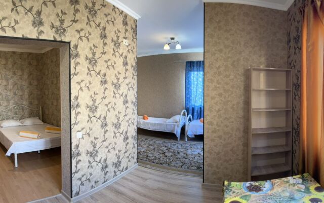 Na Tsvetochnoy Apartments