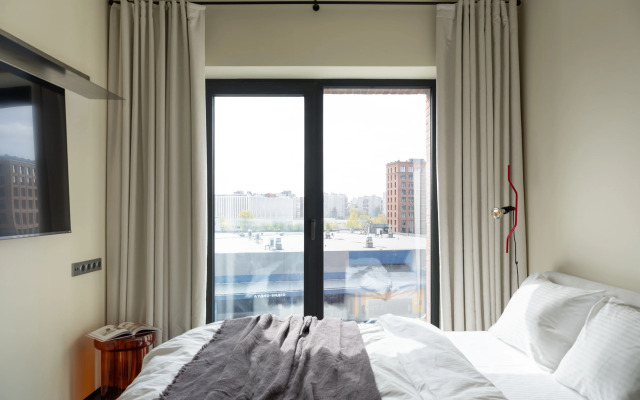 Ryadom S Nevoy Na Uralskoy Ulitse Apartments