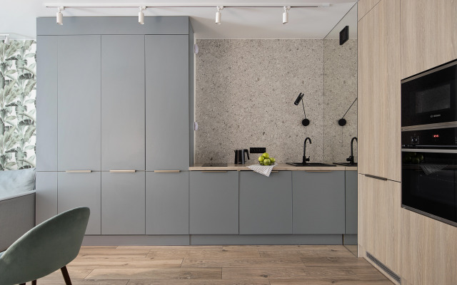 Апартаменты улучшенные в новом доме с качелей