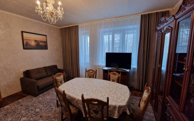 U Pushkinskogo Teatra Tsentr Flat