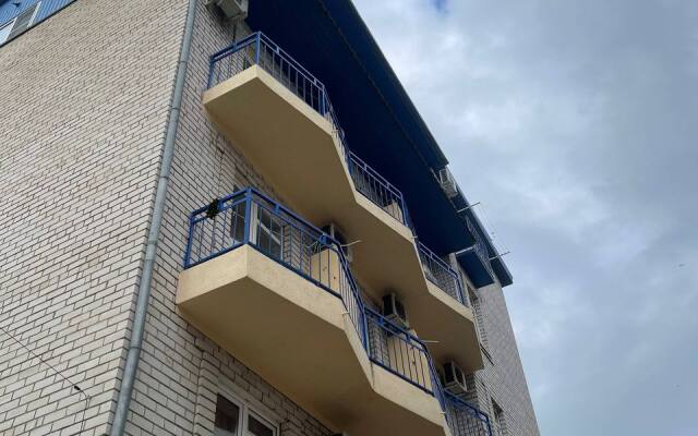 Volshebnik Living Quarters