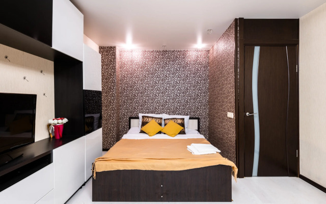 Natali na Metro  Sevastopolskaya prostornye Apartments
