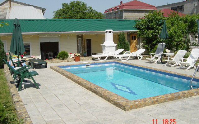 Takmak Guest House