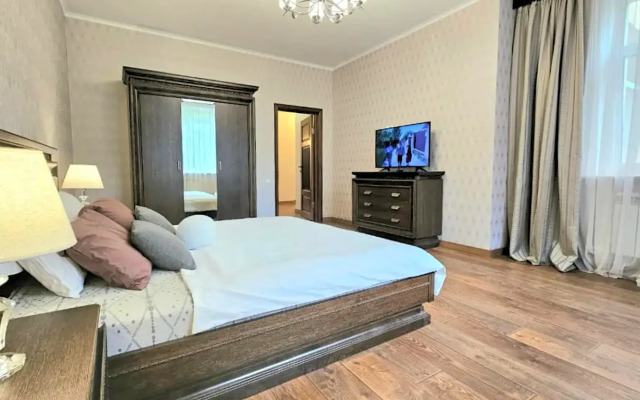 Квартира в Центре Города Рядом с Кремлёвской Набережной