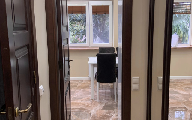 Квартира Уютная в Тихом Центре на Роз 65 10 Минут до Моря