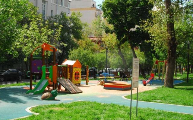 U Metro Sportivnaya Apartments