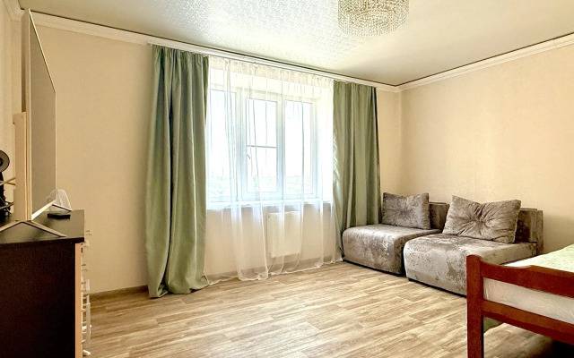 Aprel Na Ul. Pugachyova Apartments
