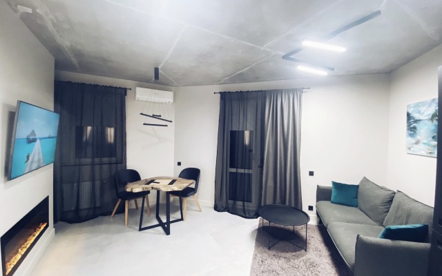 Unikalnyie S Ogromnoj Spa Dzhakuzi Na Dvoih I Kaminom V Stile Loft Apartments