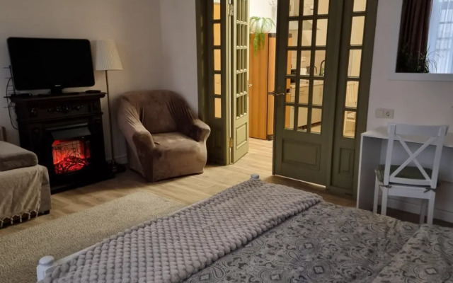 V Samom Tsentre Flat