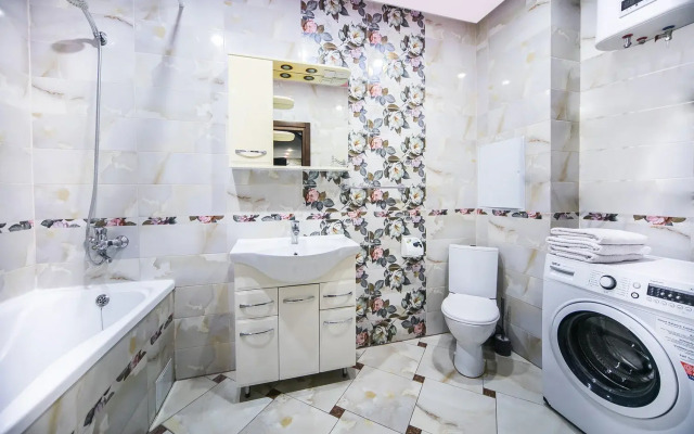 3-bedroom on Derzhinskogo Avenue 22 Center Apartments