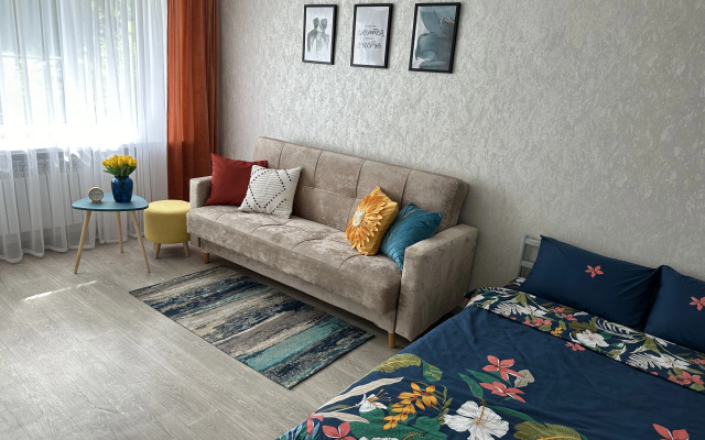 Na Glavnom Bulvare Goroda Flat