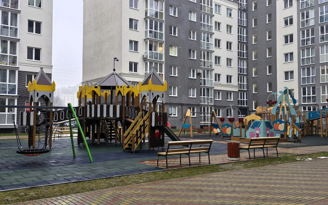 S Elegantnym Interyerom Ryadom S Parkom Flat