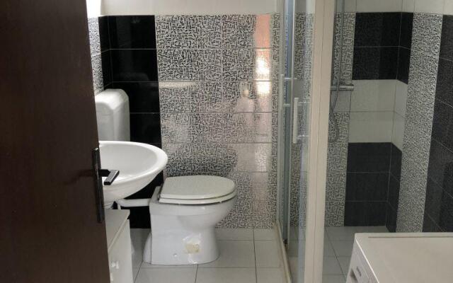 In Villa Big garden Private pool Sea close Apartments