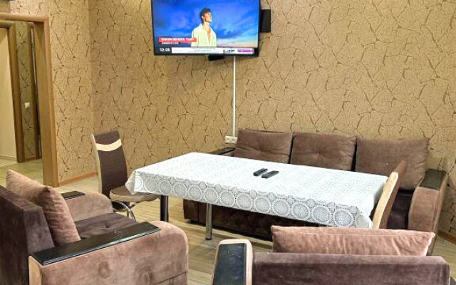 Na Prospekte Kirova Flat