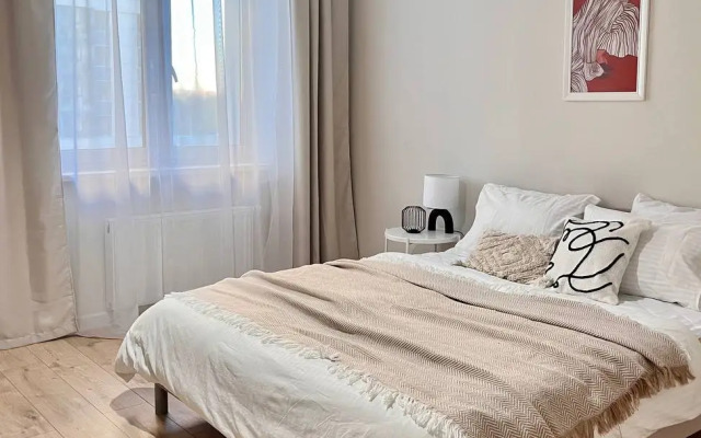 V Novom Dome Ostrovskogo 52 Flat