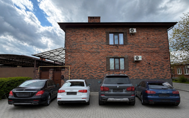 Apartamenty cemejnye Loft Apartments s proektorom