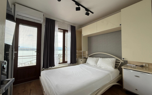 Aphra at Tbilisi Sea Hotel