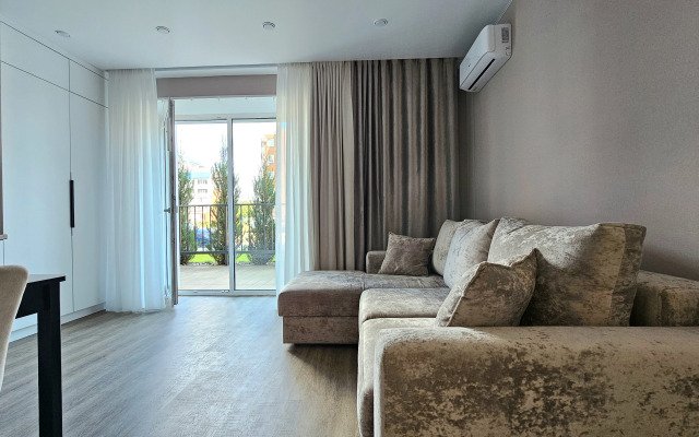 Studiya S Terrasoy Na Italyyanskom Bulvare Flat
