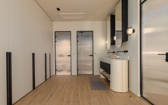 Taunkhaus v Sochi  sobstvennym Basseynom Apartments