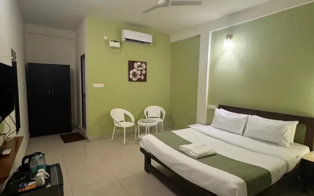 Отель Aqua Wave by YogiTree