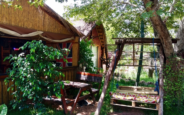 Хостел Elephant Trail Guesthouse and Backpackers