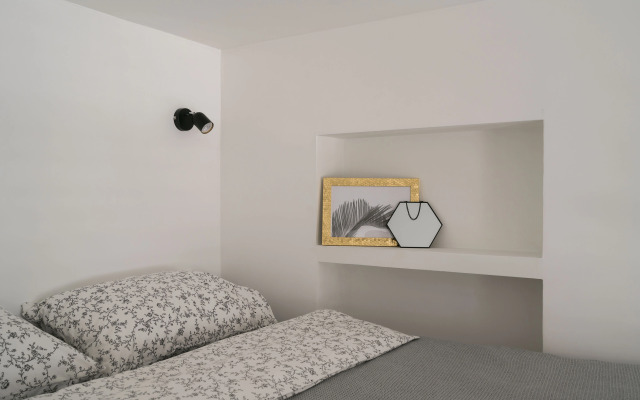 Апартаменты Яркая Двухуровневая студия в центре