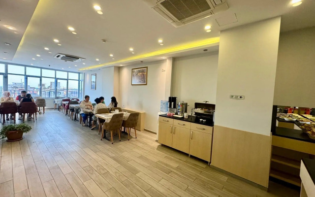 Aram Edessa Hotel