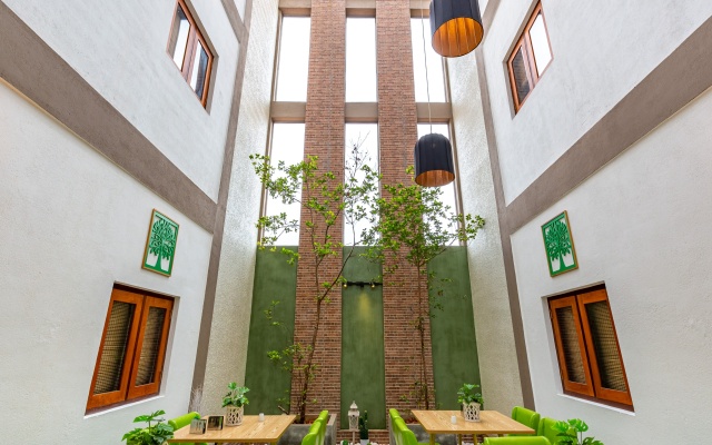 YOHO J Leaf Hotel