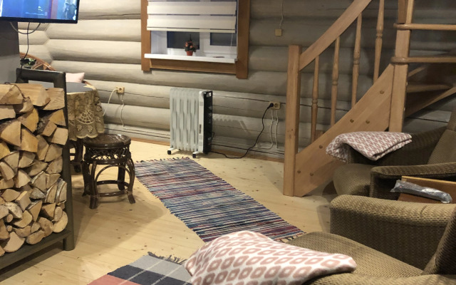 S Kaminom I Saunoy U Ozera Private House