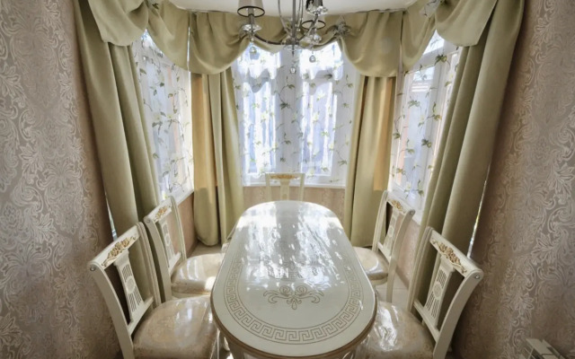 Na Ulitse Tolstogo 1 Apartments