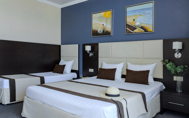 Avrora Hotel