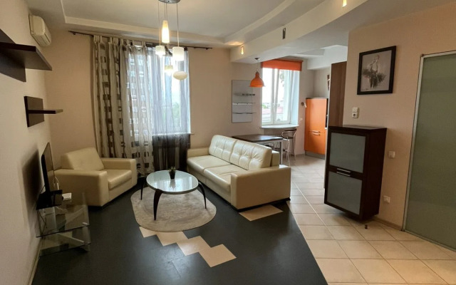 Na Ploschadi Pobedy Apartments