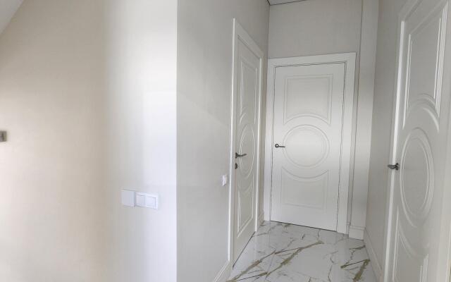 S Dizaynerskim Remontom Villa