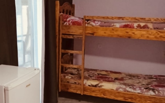 Yuzhny M Guest House