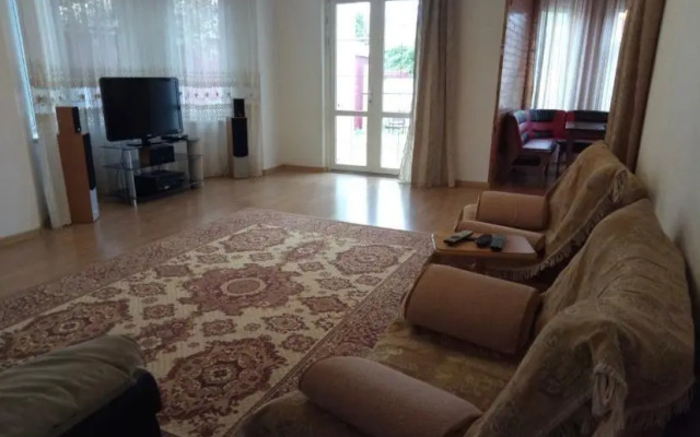 Na Pikhtovom Pereulke 18 Private house