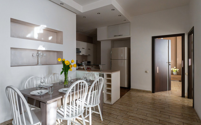 KeyGo #0123, 2 Bedroom, Near Yeritasardutyan Park, View of Ararat Apartments