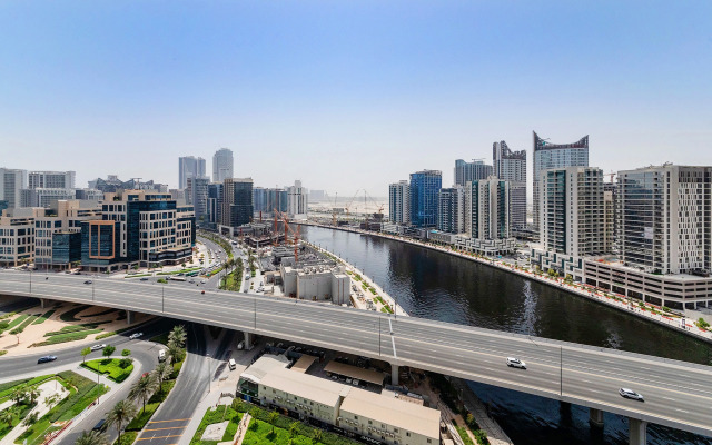 Апартаменты Dubai Canal view at DAMAC Maison Prive