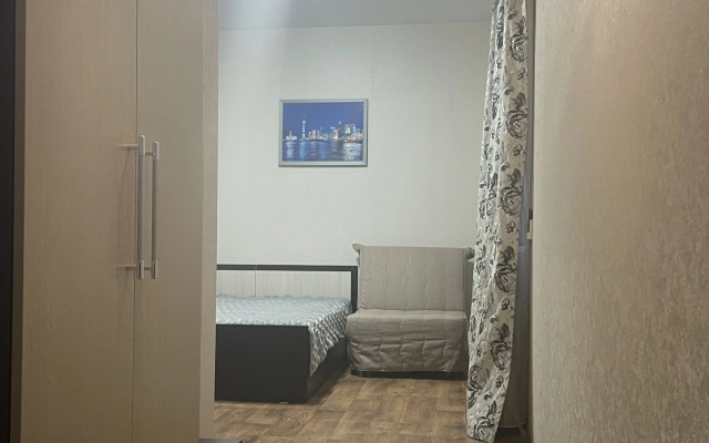 Semeyny Uluchshenny Trekhmestny S Vannoy Komnatoy Apartment