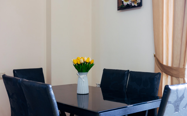 2-K v Novostroyke, Ulitsa Arama, Di480 Flat