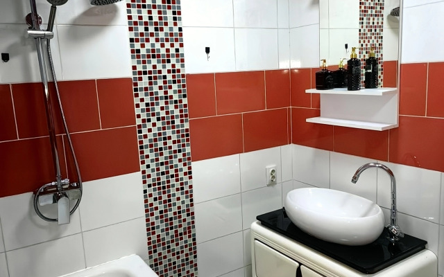 Uyutnaya Trekhkomnatnaya V 18 Kvartale Flat