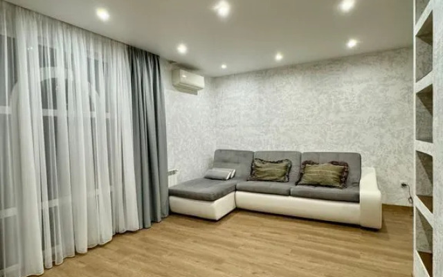 Na Pereletnoy 22 Flat