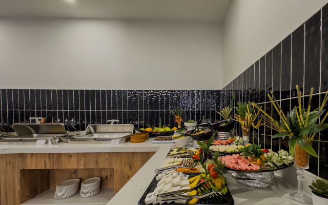 Отель Leaf River Suites