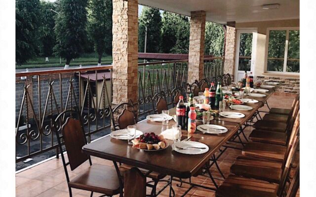 Отель Нартон