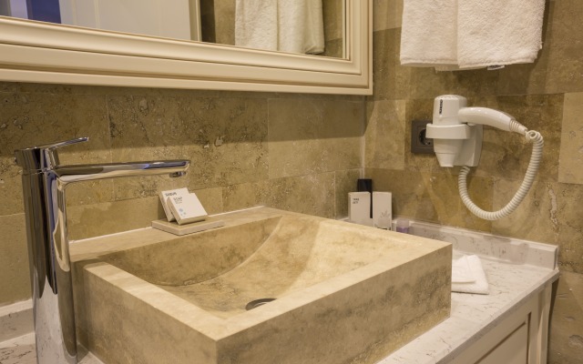 Royal Comfort Hotel