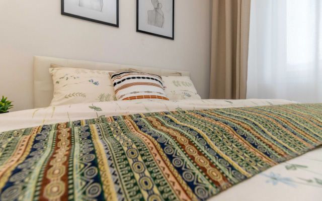 Квартира с желтым диваном