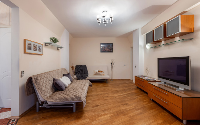 Prostornye Ryadom S Ploschadyyu Pobedy Apartments